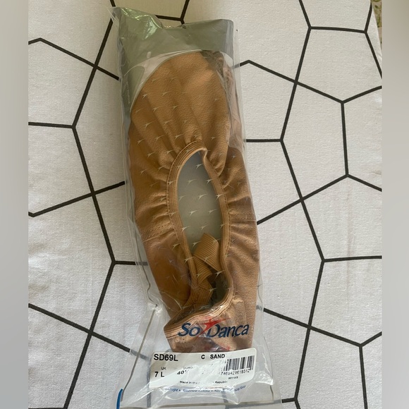 So Danca NEVER WORN size 7C Sand full sole leather ballet slippers - Picture 2 of 4